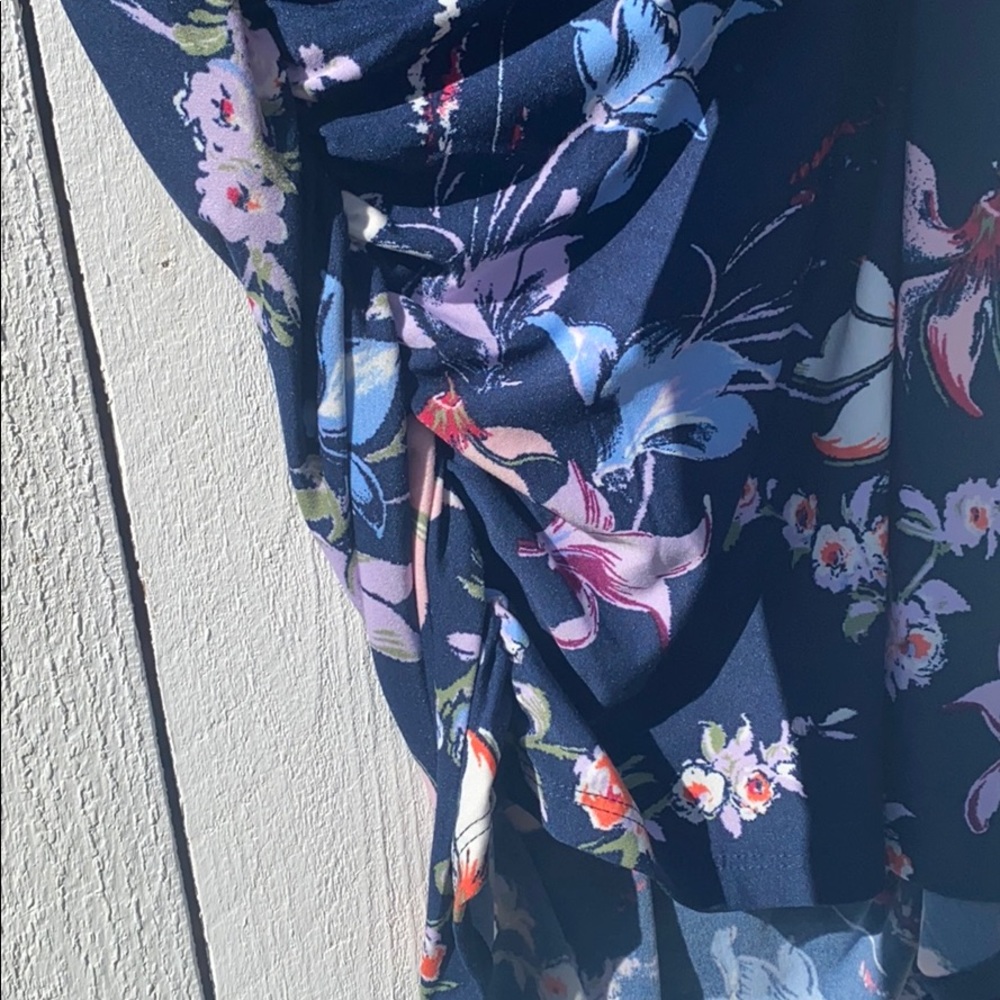 Maternity Basic Short Sleeve Floral T-Shirt - Picture 5 of 11
